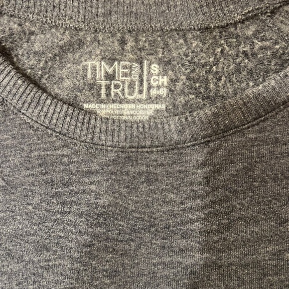 Time & Tru Crewneck Sweatshirt - Picture 2 of 2